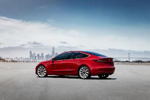Tesla will Model 3 Basisversion priorisieren