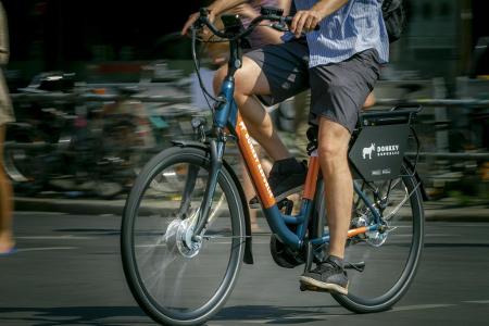 Donkey Republic lässt Akkus von Swobbee laden