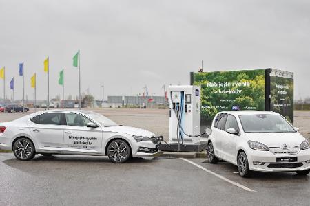 Škoda testet innovative Schnellladesäulen in Prag