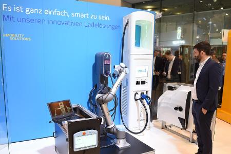 Innogy entwickelt Schnellladeroboter