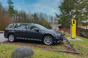 Wettbewerb an Ladesäulen wird untersucht