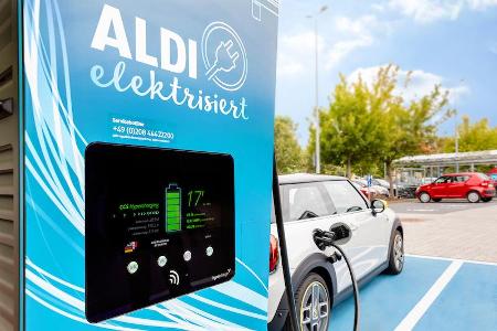 Aldi Süd baut E-Ladestationen