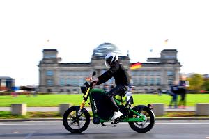 Mensch-Maschine-Elektromotorrad eRockit