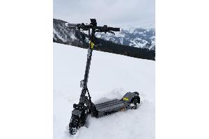 Io Hawk: E-Scooter mit Blinkern