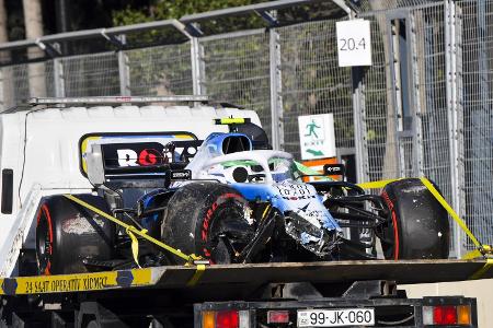 Das Unfallauto von Robert Kubica nach Q1-Crash in Kurve 8 in Baku