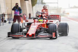 Gänsehaut: Ein Schumacher in einem Ferrari kämpft um Bestzeit in der Formel 1