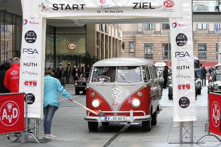 Zeitreise: Unterwegs im VW T1 von 1962