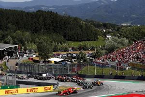 Der Start in Spielberg: Charles Leclerc führt von der Pole-Position aus
