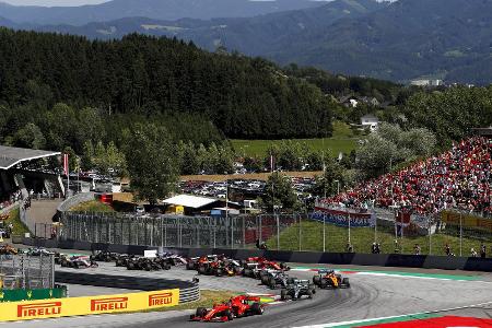 Der Start in Spielberg: Charles Leclerc führt von der Pole-Position aus