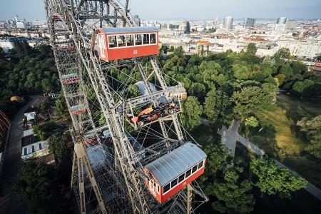 Spektakulärer PR-Stunt: Red Bull RB15 auf dem Wiener Riesenrad