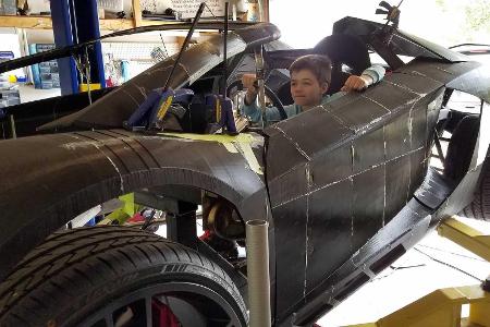 Physiker und sein Sohn 3D-drucken einen Lamborghini Aventador