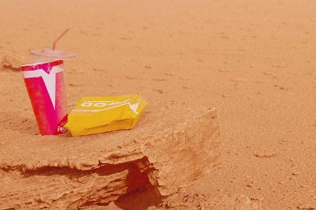 Tesla Roadster endlich auf dem Mars gelandet (in diesen düsteren Renderings)