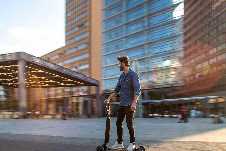 Audi e-tron Scooter ist halb E-Roller, halb Skateboard