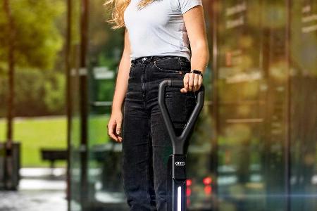 Audi e-tron Scooter ist halb E-Roller, halb Skateboard