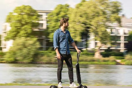 Audi e-tron Scooter ist halb E-Roller, halb Skateboard