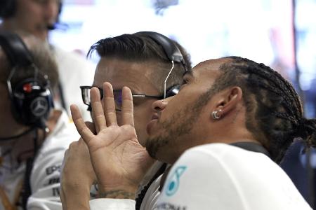 Weltmeister Lewis Hamilton mit seinem Renningenieur Peter Bonnington