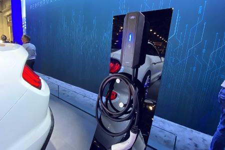 Ford Mustang Lithium mit über 900 PS starkem Elektroantrieb