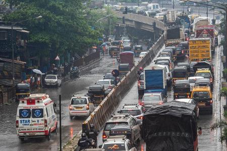 MUMBAI, INDIA SEPTEMBER 8 Traffic jam at Santacruz Chembur ...