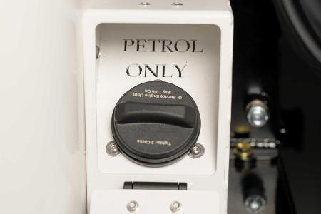 EarthCruiser zeigt neue EXP und FX Expeditionsfahrzeuge mit V8