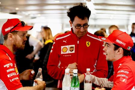 Nach dem Crash: Mattia Binotto hat mit Vettel und Leclerc Klärungsbedarf
