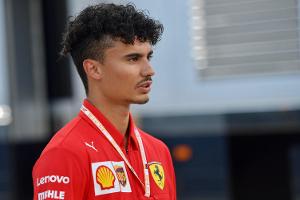 Pascal Wehrlein wird auch 2020 in Ferrari-Kleidung zu sehen sein