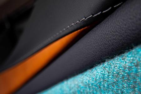 Vilner pimpt Tesla Model 3-Interieur mit Hahnentrittmuster und viel Türkis