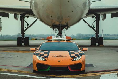 Lamborghini Huracán RWD als Follow-Me Car am Flughafen Bologna