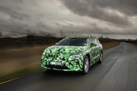Skoda Enyaq iV: Offizielle Erlkönig-Bilder und Infos zum neuen Elektro-SUV