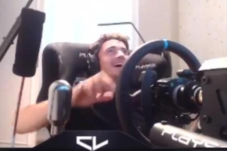 Als Charles Leclerc sein Malheur auffällt, kann er sich das Lachen nicht verkneifen