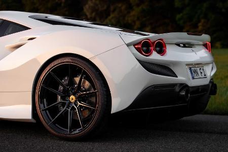 Ferrari F8 Tributo von Novitec hat große Kraft und große Räder