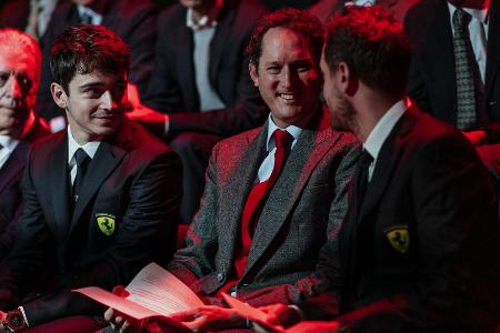 John Elkann (Mitte) ist Vorstandsvorsitzender der EXOR-Gruppe