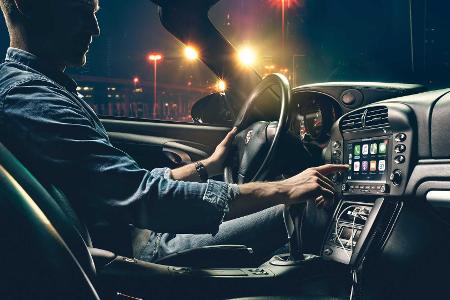 Apple CarPlay und Navi für alte Porsche 911 und Boxster