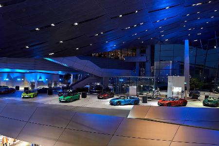 18 Unikate – Übergabe der letzten BMW i8 an neue Eigentümer