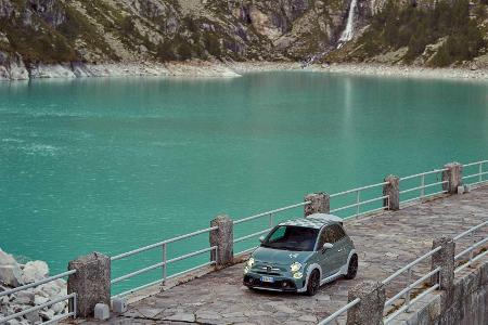 Abarth 695 70° Anniversario mit 180 PS und verstellbarem Spoiler