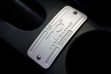 Abarth 695 70° Anniversario mit 180 PS und verstellbarem Spoiler