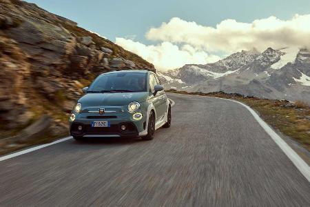 Abarth 695 70° Anniversario mit 180 PS und verstellbarem Spoiler
