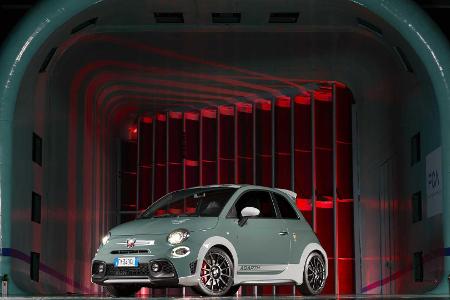 Abarth 695 70° Anniversario mit 180 PS und verstellbarem Spoiler