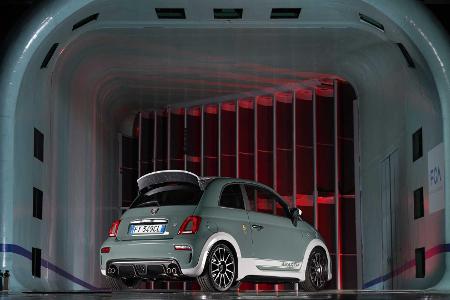 Abarth 695 70° Anniversario mit 180 PS und verstellbarem Spoiler