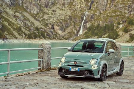Abarth 695 70° Anniversario mit 180 PS und verstellbarem Spoiler