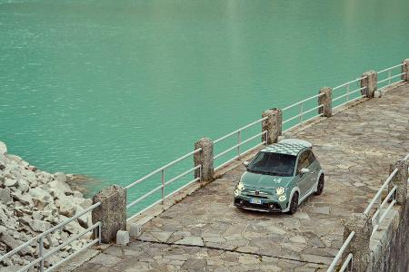 Abarth 695 70° Anniversario mit 180 PS und verstellbarem Spoiler