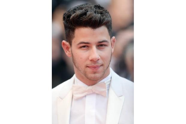 Bei Nick Jonas schauten die Außerirdischen im Hinterhof vorbei: Vor rund zehn Jahren will der Popstar gleich drei UFOs hinte...