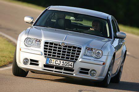 Beim 300C Touring SRT8 zieht Chrysler alle Tuning-Register.