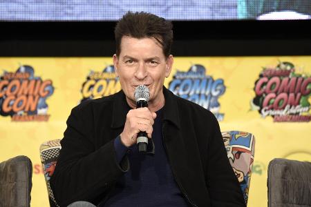 Diese Promis haben mit Depressionen zu kämpfen Charlie Sheen