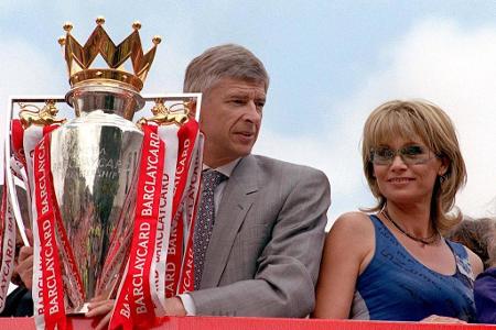 In seinem Privatleben, das er in der Öffentlichkeit weitgehend geheim hält, wird der Arsenal-Coach von seiner Ehefrau Annie ...
