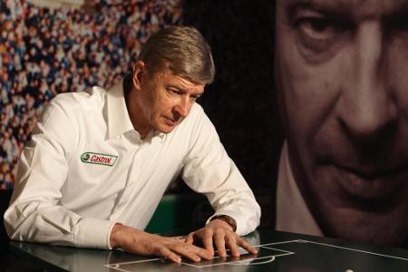 Diesen Spitznamen verdankt Arsène Wenger den britischen Fans und Medien, weil er alles aufsaugt, was er über den Sport lerne...