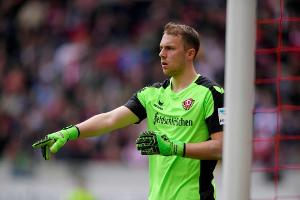 Dresden bindet Torhüter Schwäbe ein weiteres Jahr