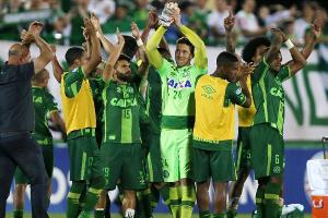 Sechs Monate nach Flugzeugunglück: Historische Tabellenführung für Chape