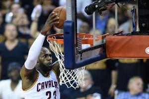 Cavs und James überrollen Celtics