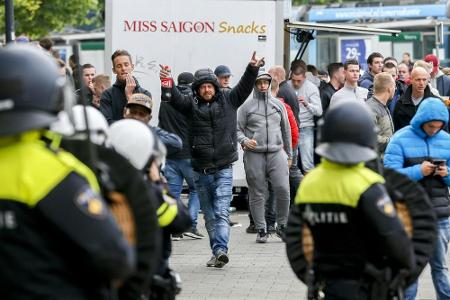 Mehr als 100 Festnahmen: Feyenoord-Fans randalieren