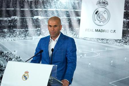 Als Nachfolger bestimmte Real Madrid einen der begnadetsten Fußballer aller Zeiten: Zinedine Zidane. Bislang hatte Zizou led...